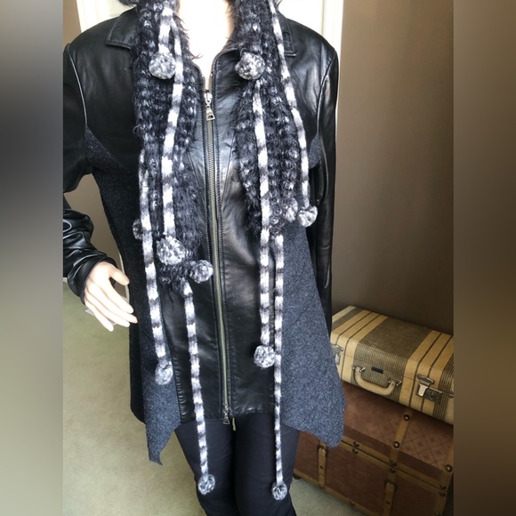 Soft Grey and Black Winter Scarf - pompous - Picture 2 of 5